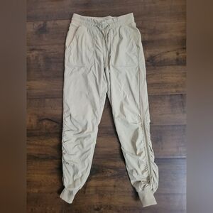 Lululemon Beyond the Studio 7/8 Jogger Trench Tan Size 6